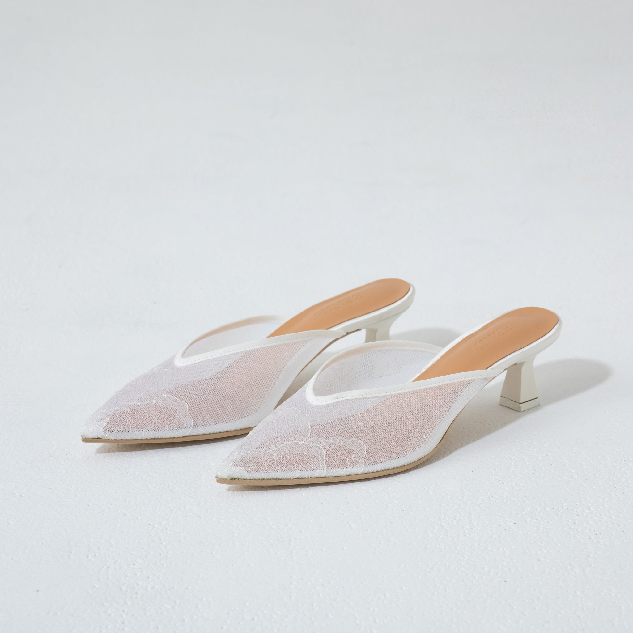 V CUT FLOWER LACE SHOES / 5011