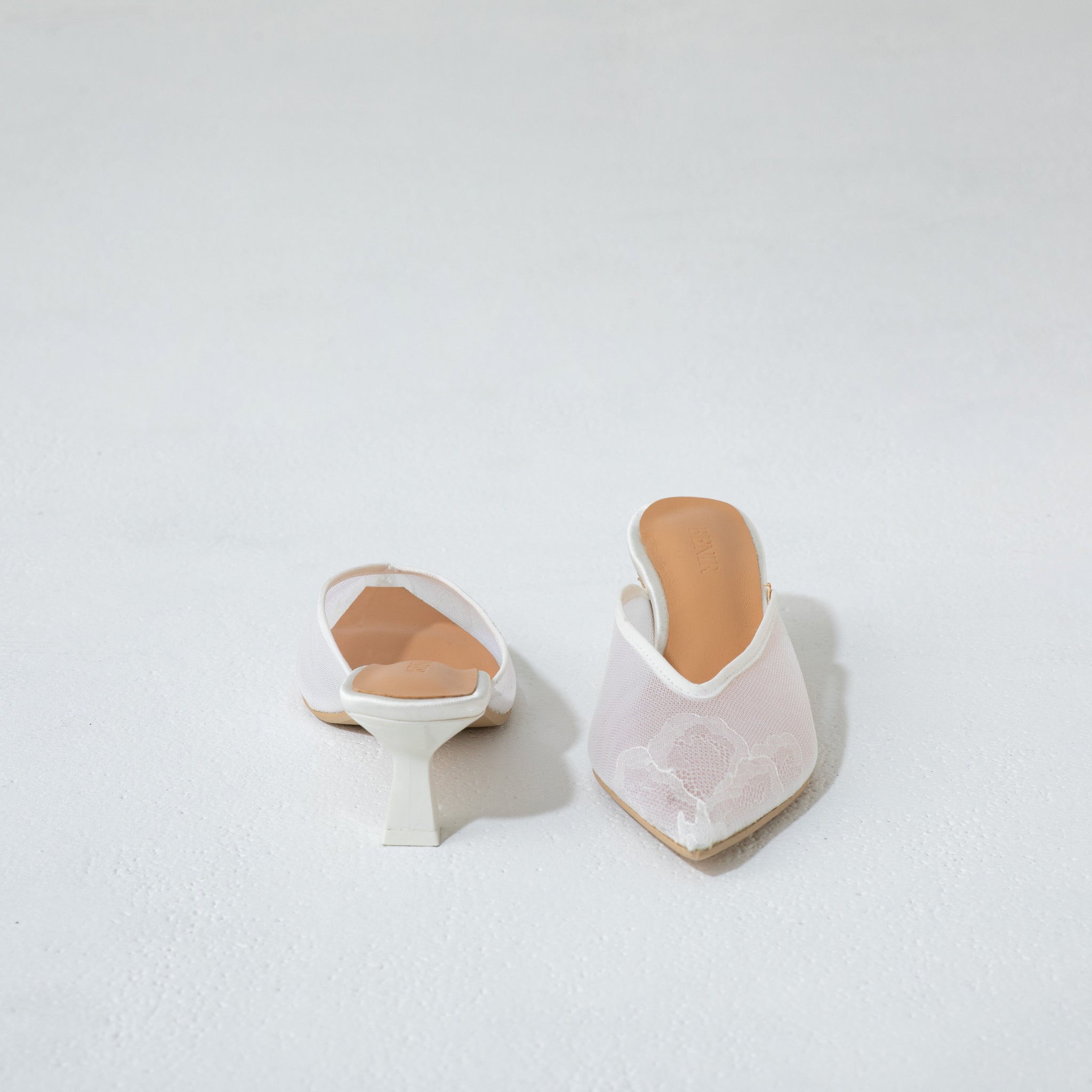V CUT FLOWER LACE SHOES / 5011