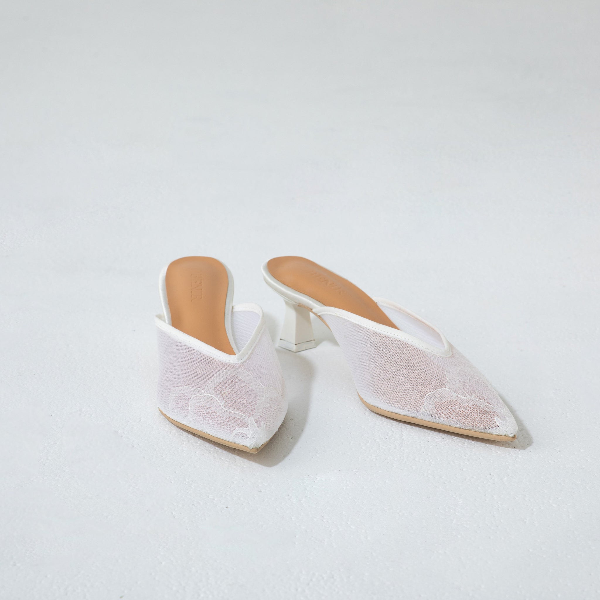 V CUT FLOWER LACE SHOES / 5011